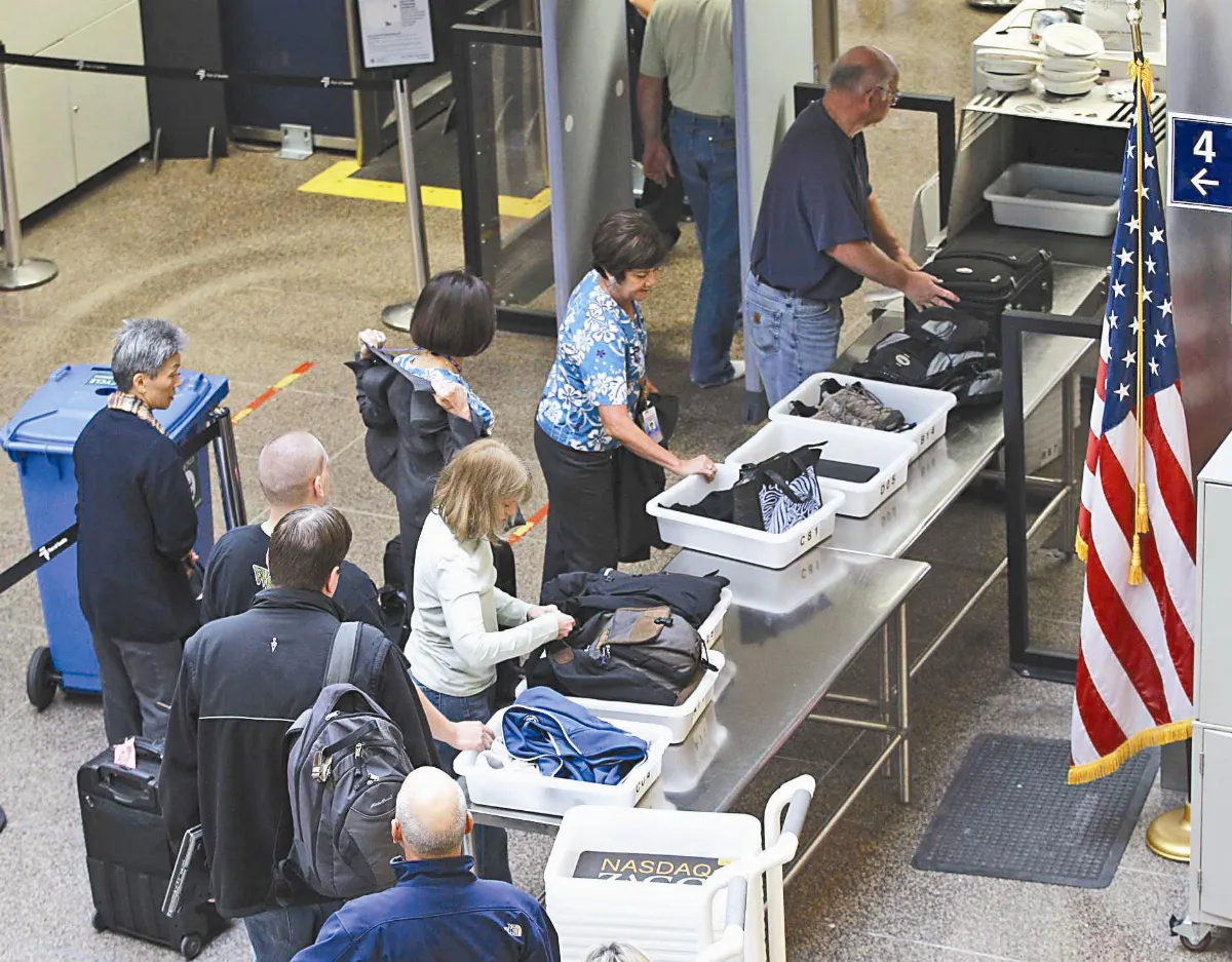 機場調查 安檢托盤病毒最多