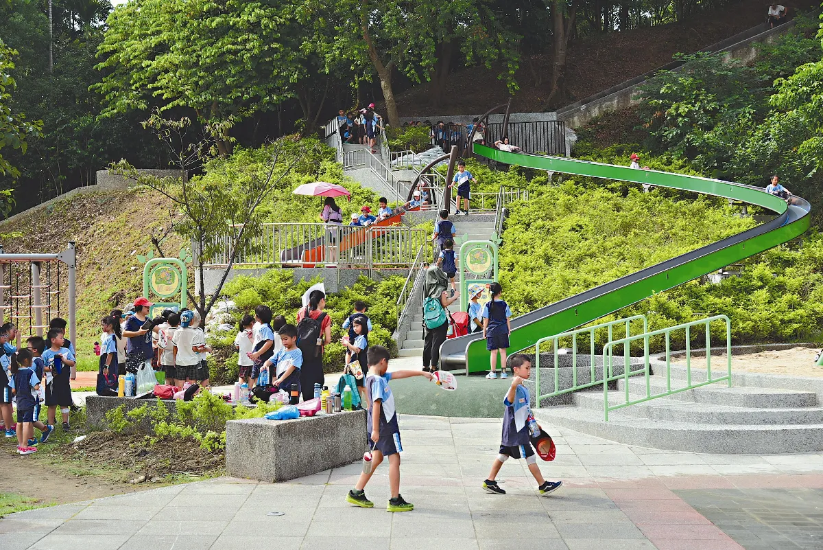 全台最長滾輪滑梯在新北