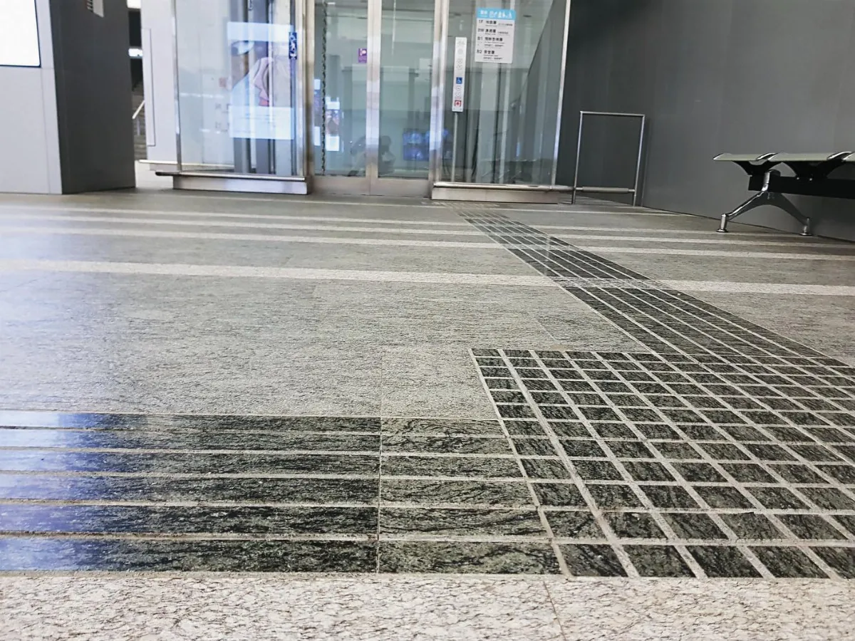 視障者不再迷航 北捷將廣設凹式導盲磚