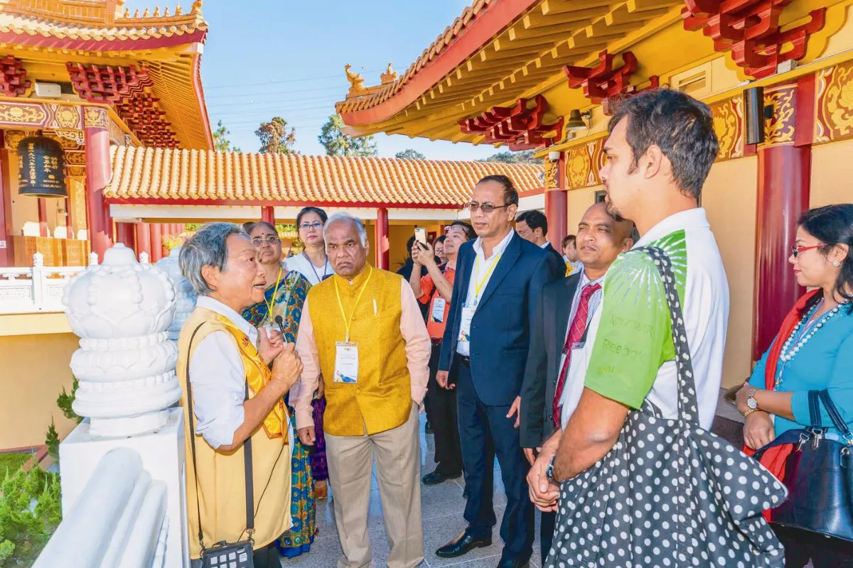 國際佛教代表 參訪西來寺