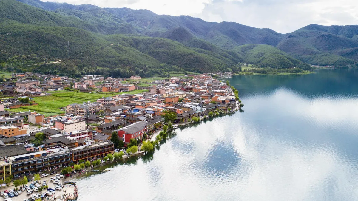 雲南瀘沽湖畔的摩梭人