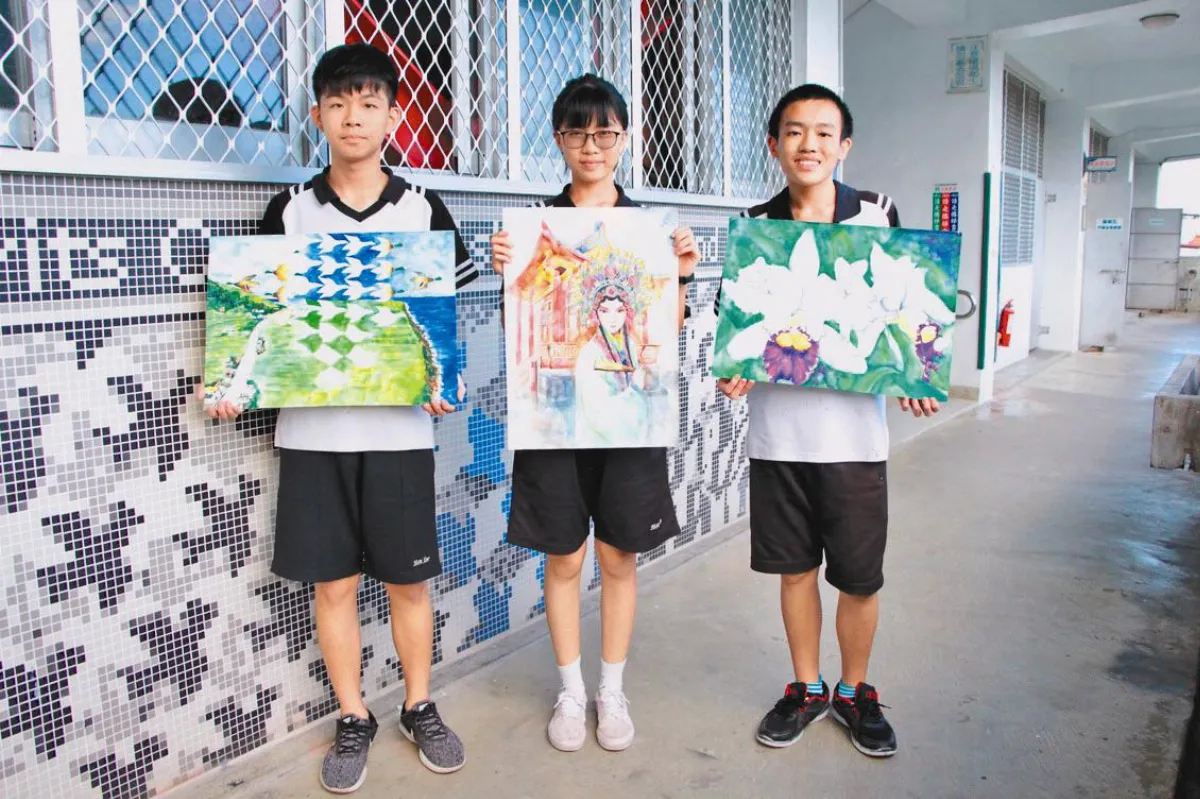 運用數學線對稱  創作藝術
