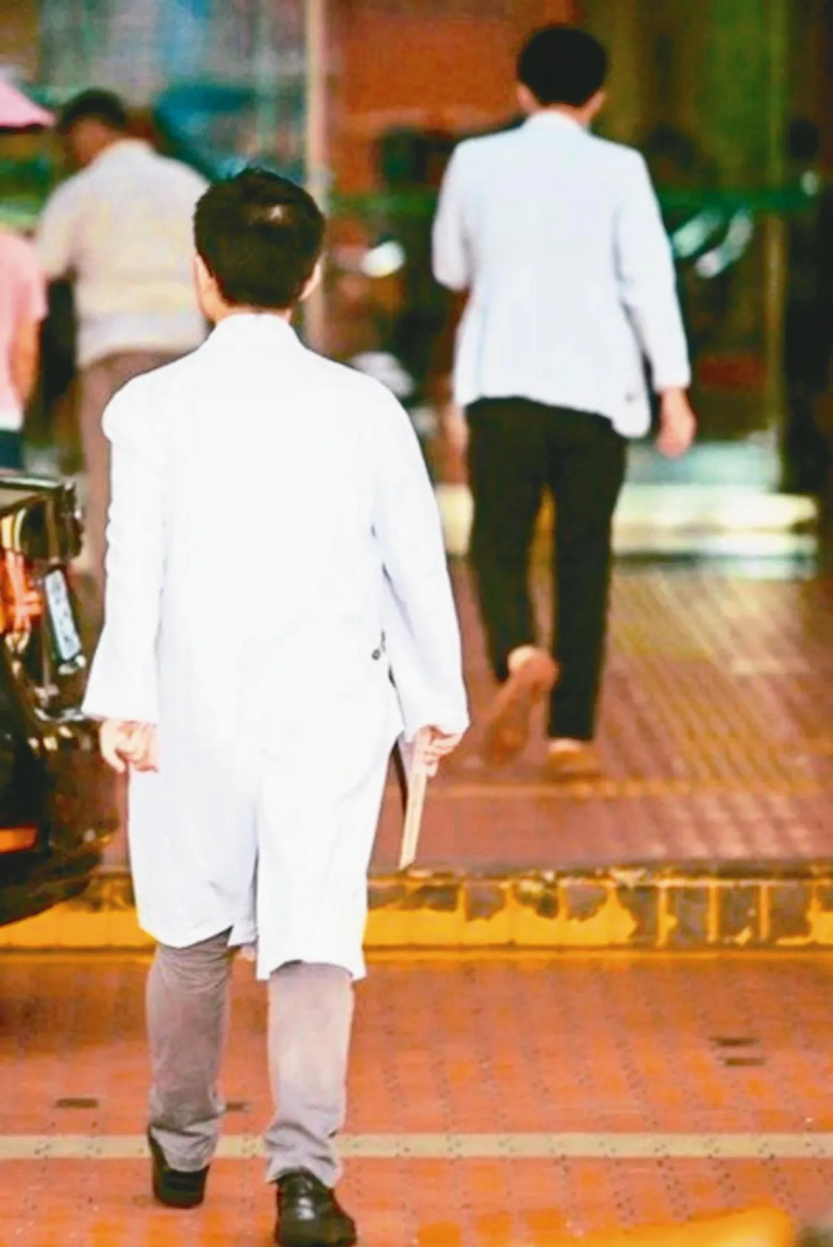 住院醫師納勞基法 主治還要等