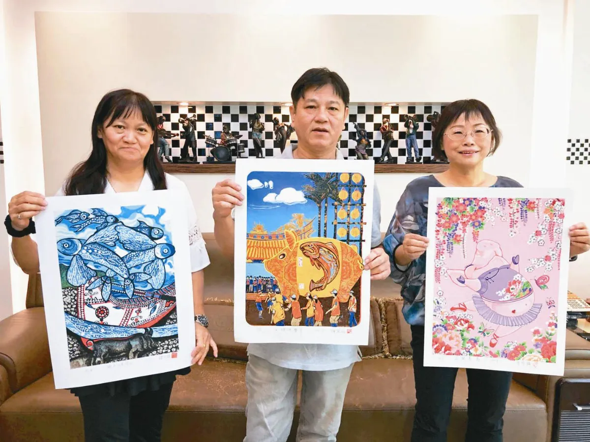兄妹加嫂子 都拿過年畫首獎