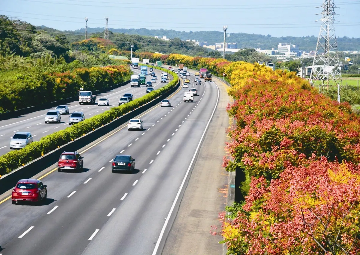 打開國道App不只查路還能賞花