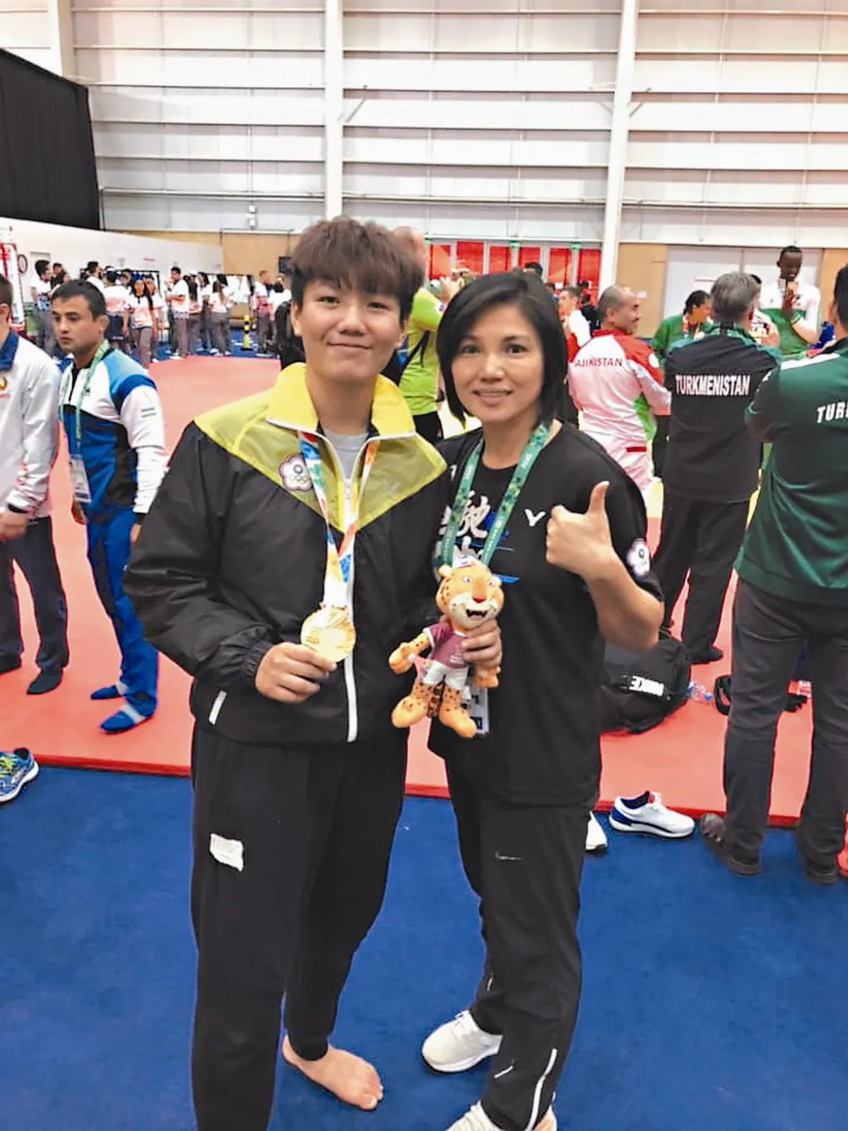 青奧 中華選手穿金戴銀