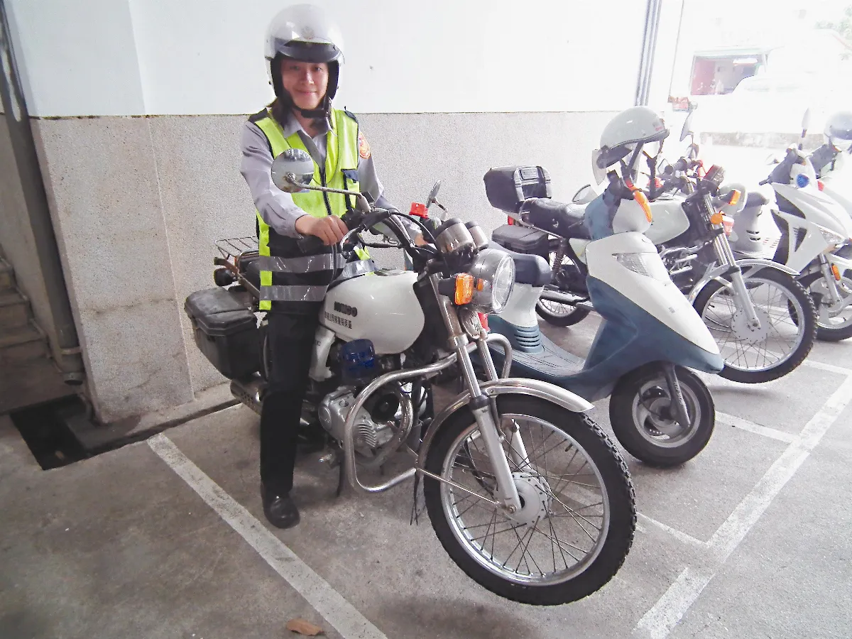 沒錢加油 員警騎歐兜邁巡邏