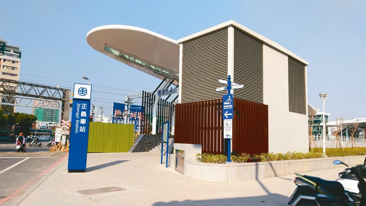 高雄鐵路地下化 旅客怨粉塵多