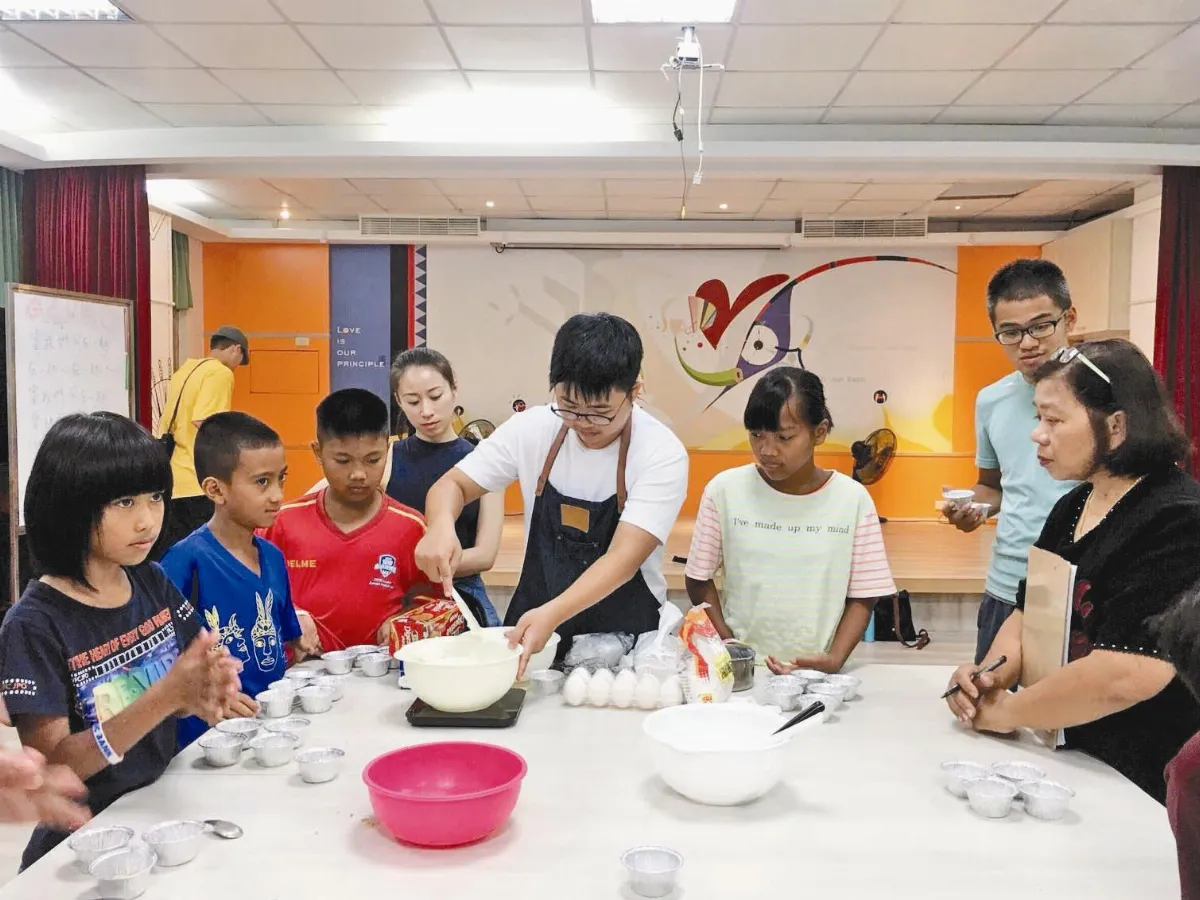 回饋師恩 她以甜點教學啟發偏鄉童