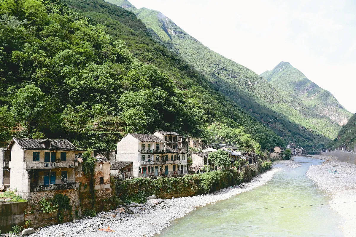 海闊天空 寧廠古鎮 大巴山下的落魄貴族