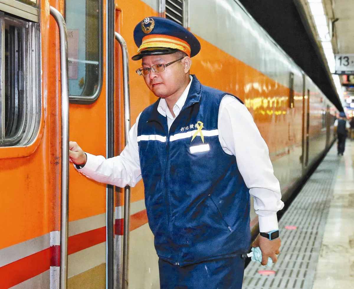 悼普悠瑪罹難者 台鐵全線列車 1650齊鳴笛