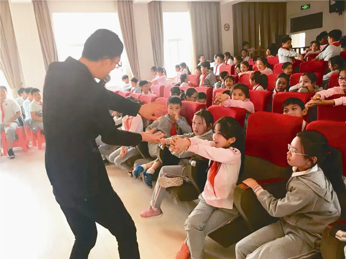 魔術師行腳 教孩子追夢