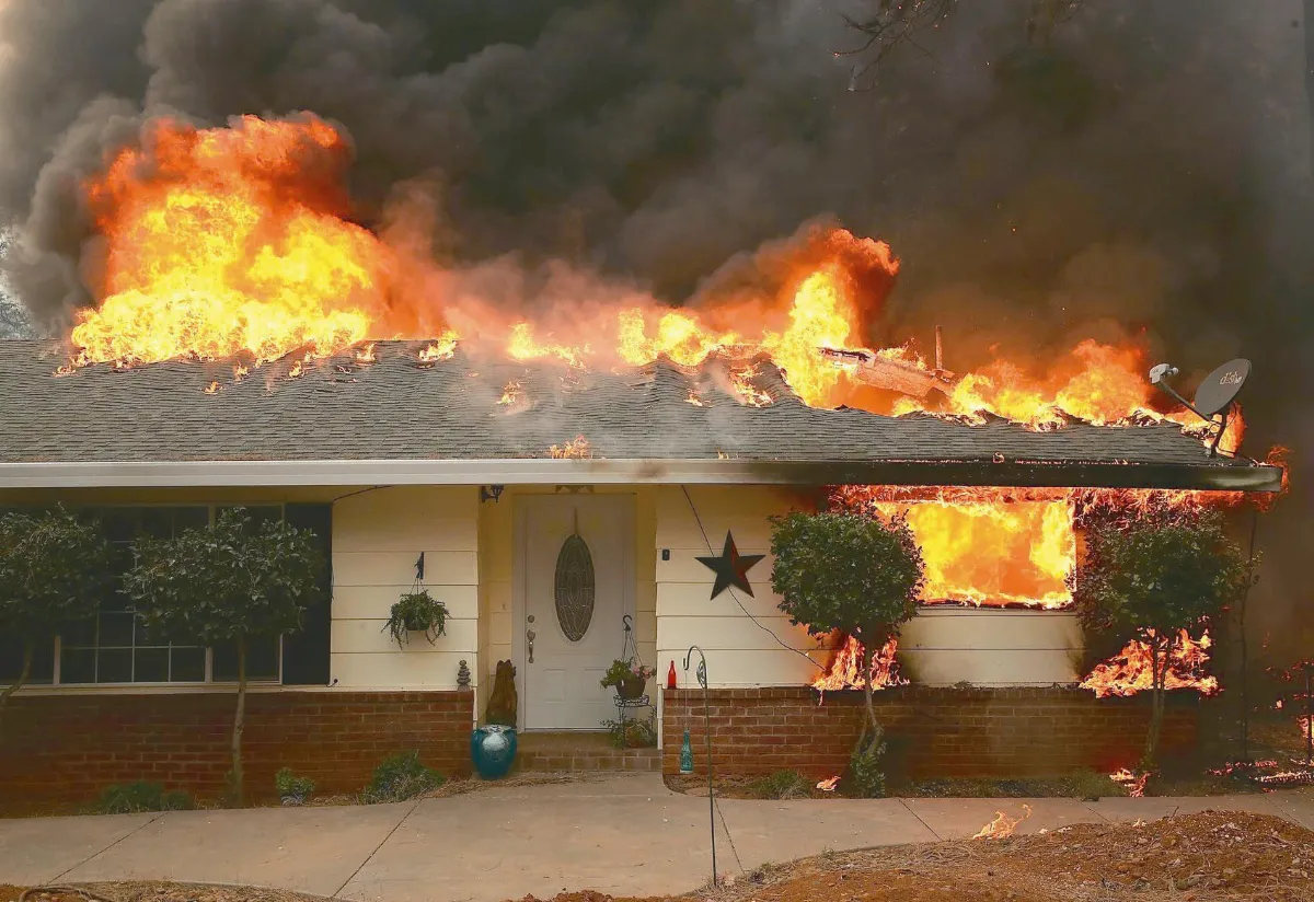 加州山火數萬人疏散 天堂鎮全毀