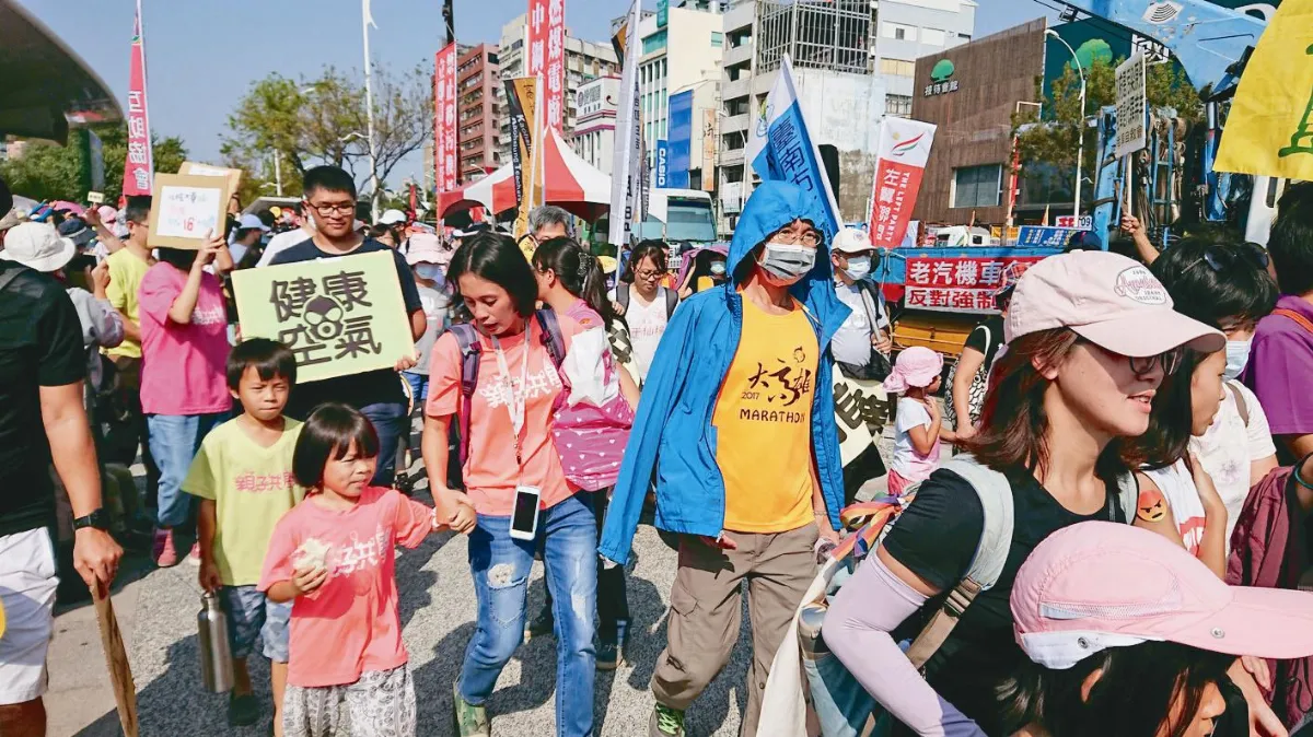 高雄反空汙 逾千人大遊行