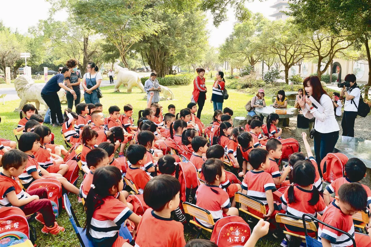 用英文說故事 幼童回應熱烈