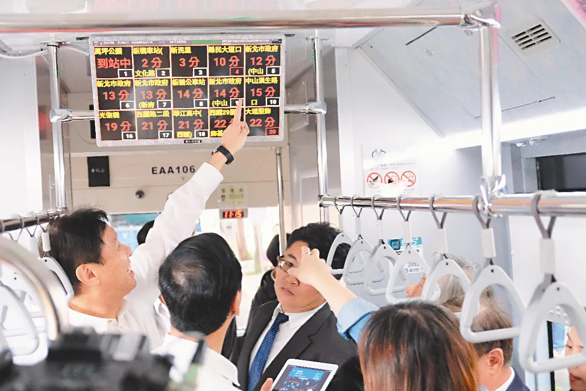 不用擔心坐過頭 搭新北公車 手機提醒到站