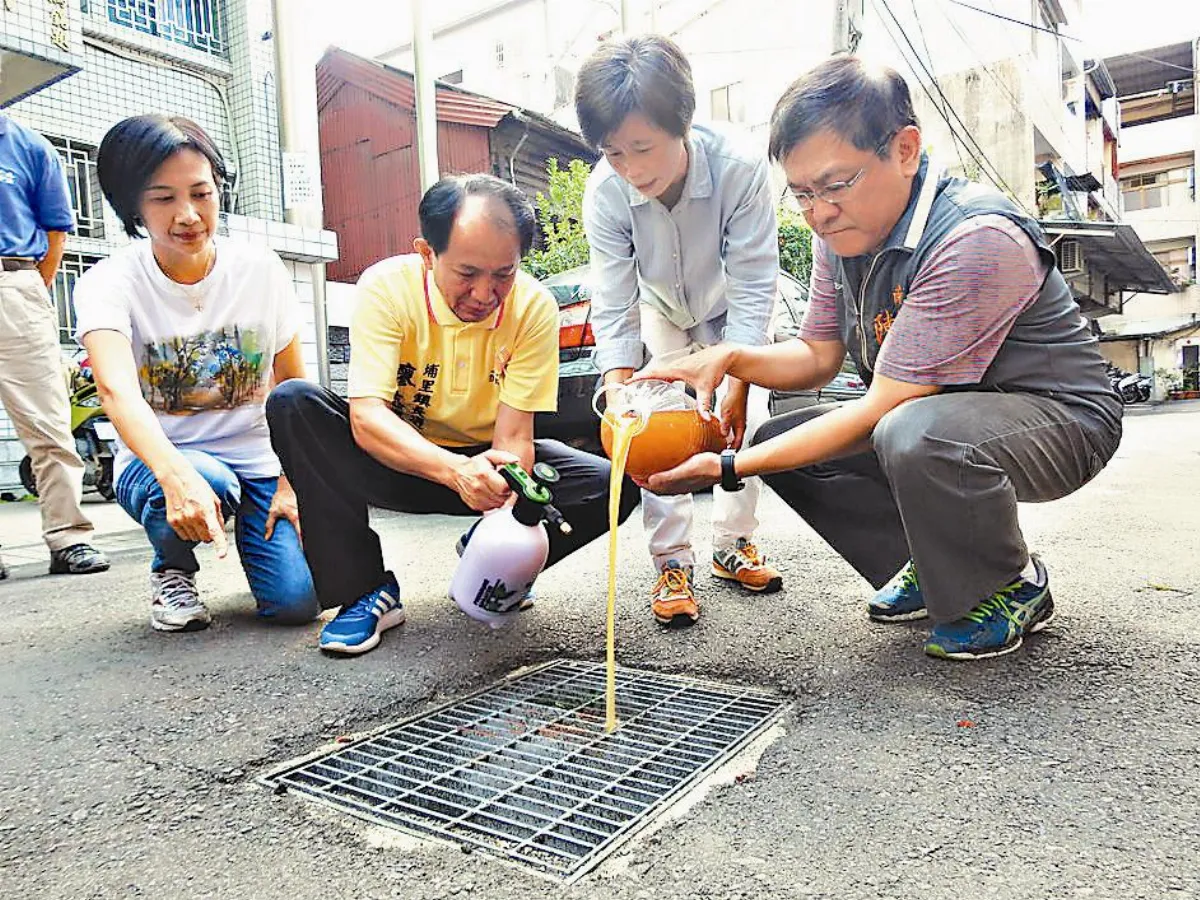 義工團投放酵素 要還埔里好山水