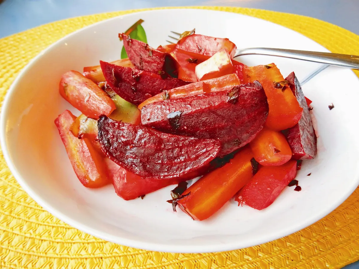 異鄉食情 葉根譚