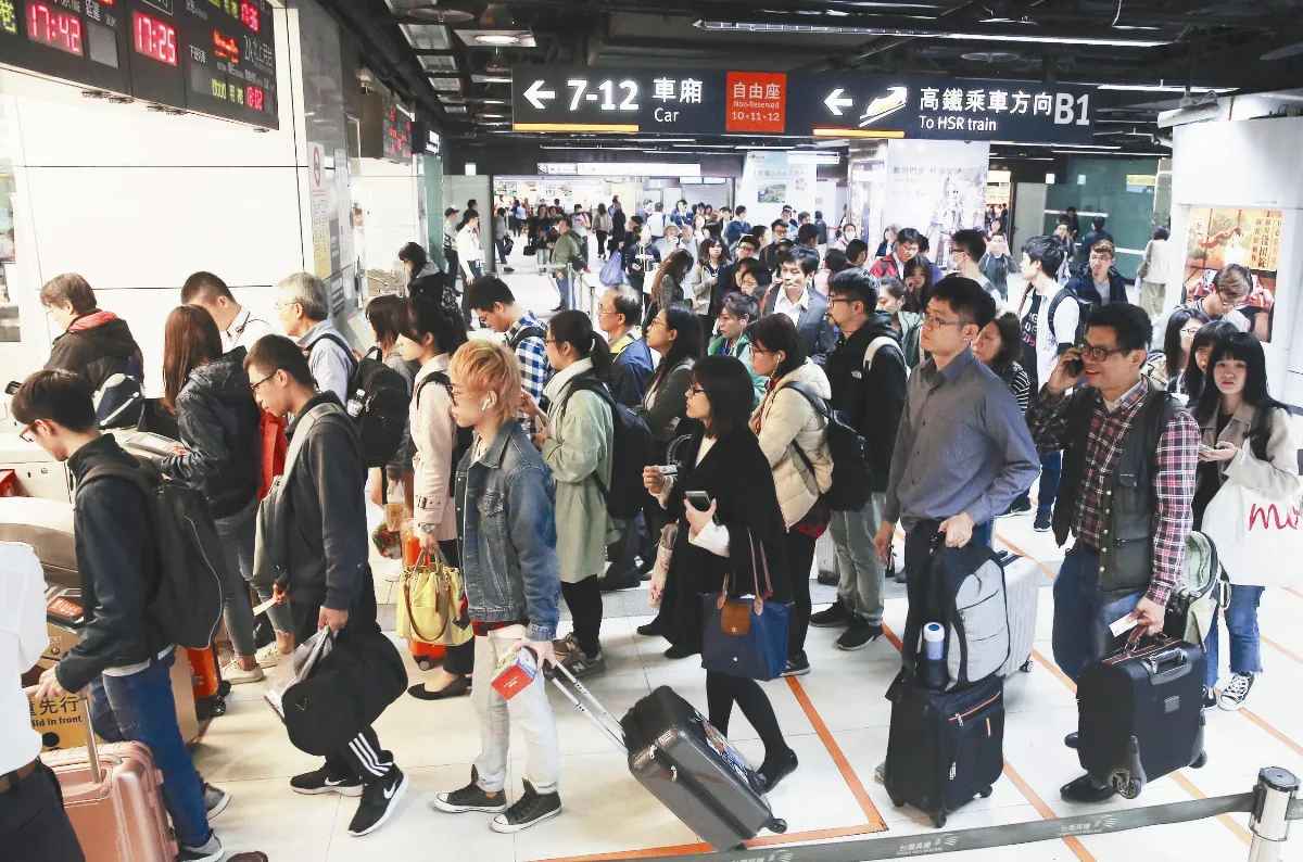 返鄉投票 盛況如跨年