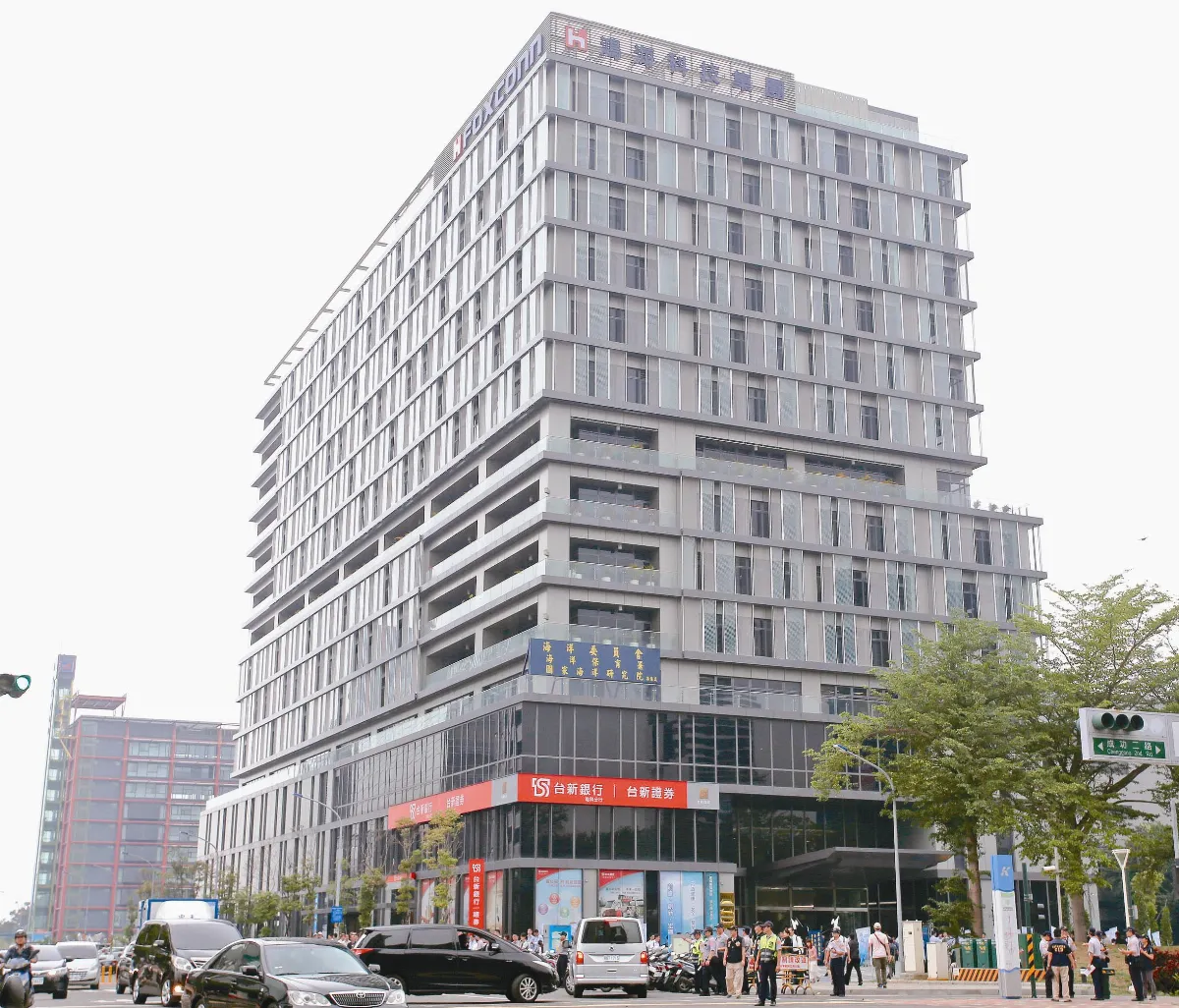 高雄招商 力邀鴻海