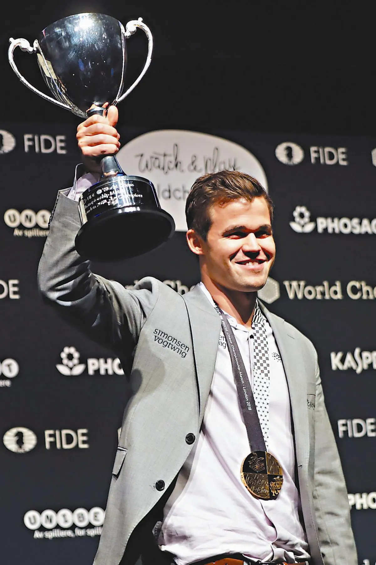 西洋棋王爭霸賽 快棋技壓對手 挪威卡爾森衛冕