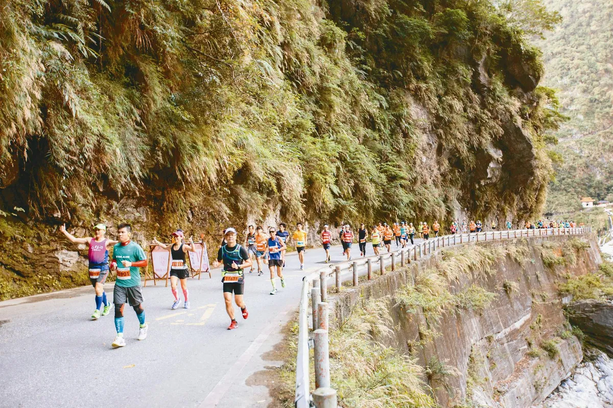 太魯閣馬拉松 上萬跑者峽谷拚腿力