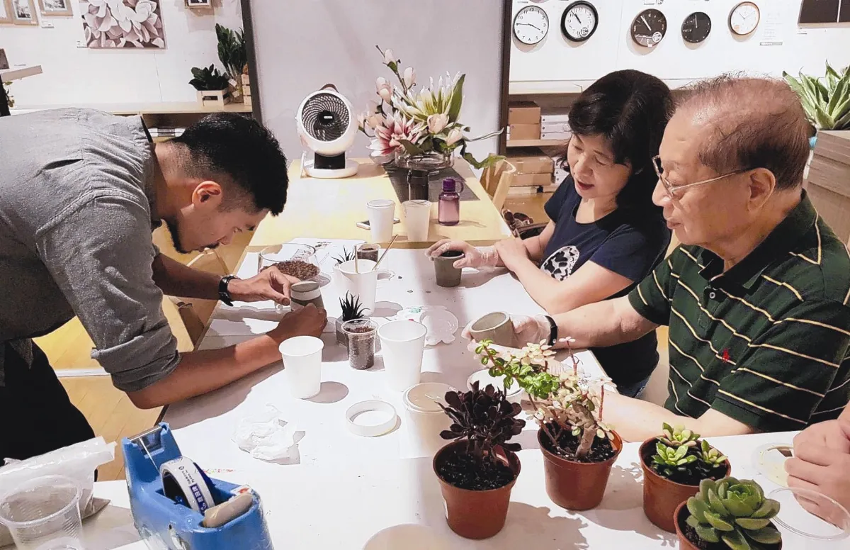 高齡社會 樂齡學習緩老化