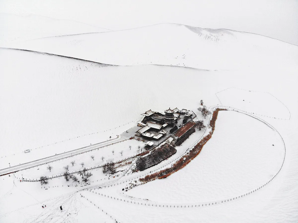 冬日莫高窟 雪色勝景