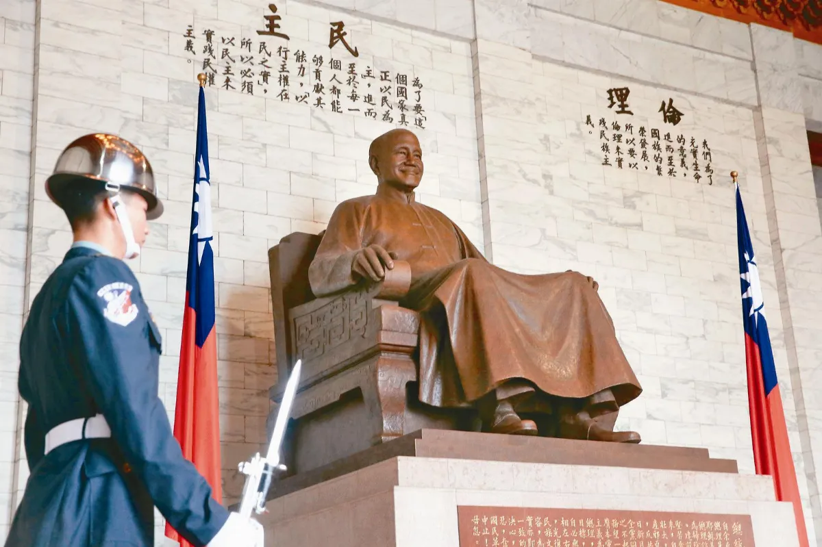 拆銅像？ 國防部再打臉 促轉會促中正紀念堂撤儀隊