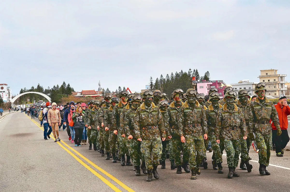 雄壯威武 迷彩大行軍
