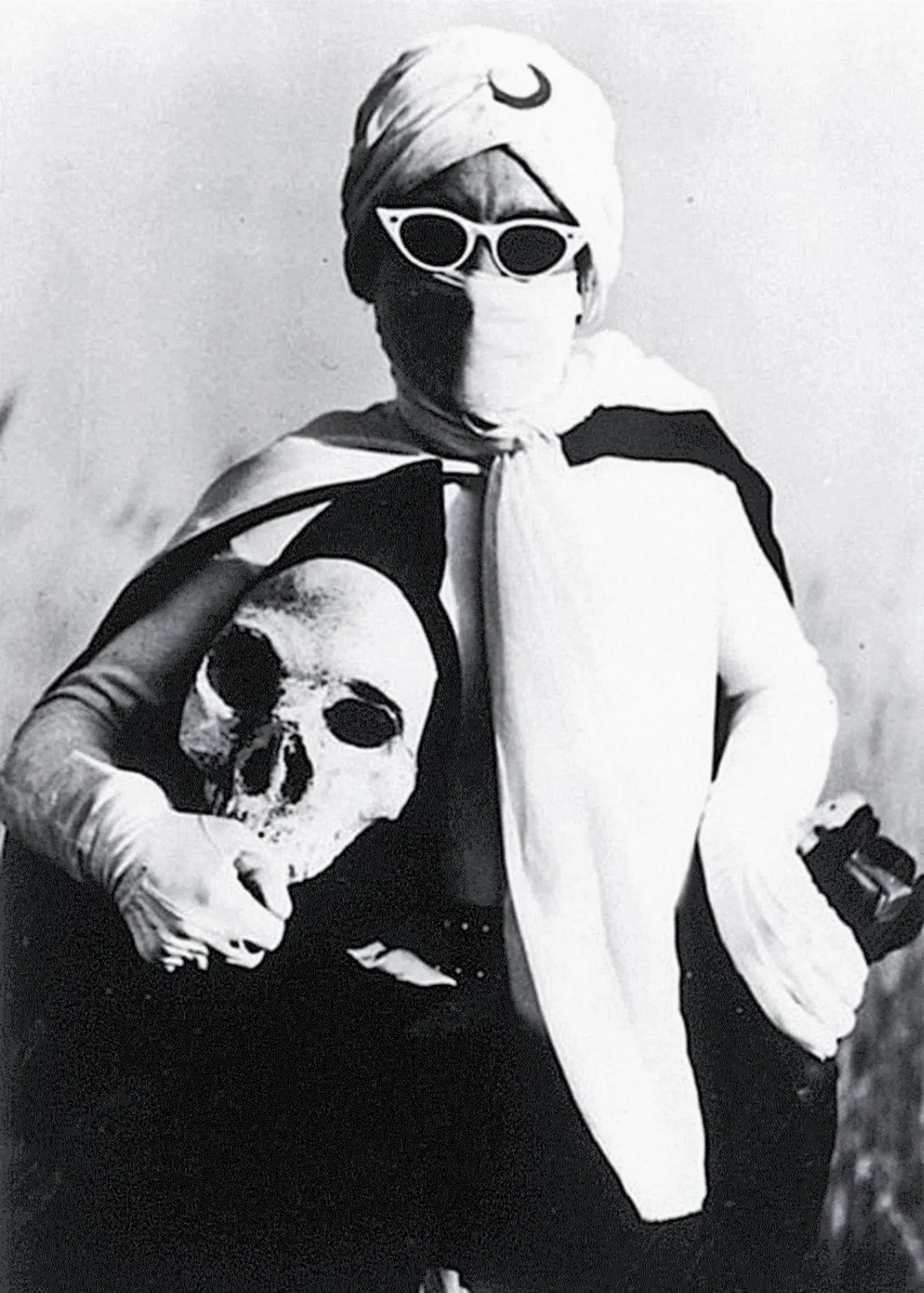 捐款40年 月光假面不露相