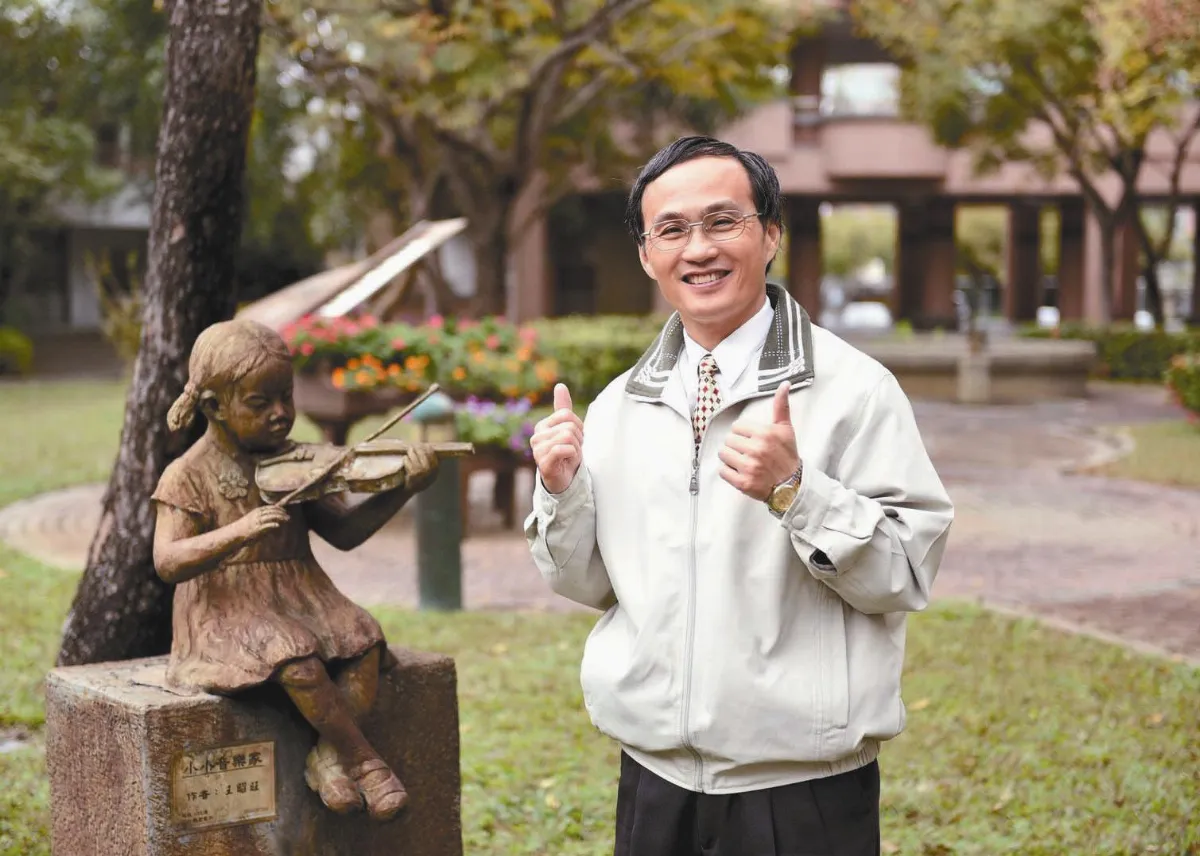 小叮噹校長 創百寶袋奇蹟