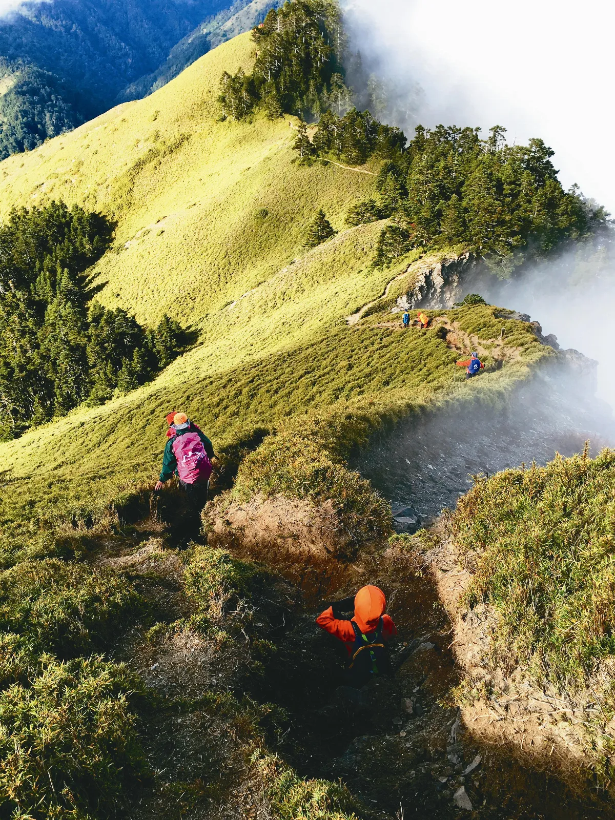 背加壓艙上山 愛山憨人救7命