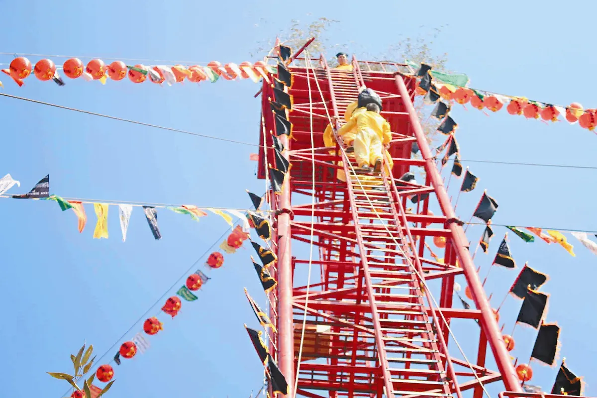 【文化雜談】 攀登刀梯 一步一艱險