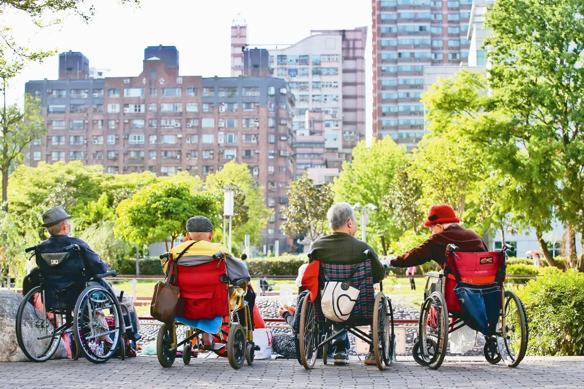 吞嚥訓練 暖醫教脫管者吃飯