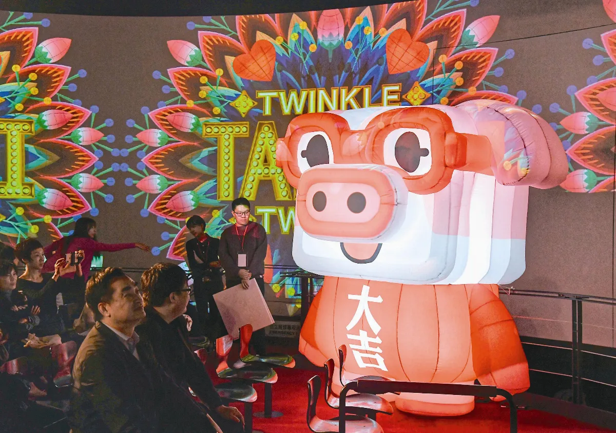 台北燈節主角 豬寶喜氣亮相