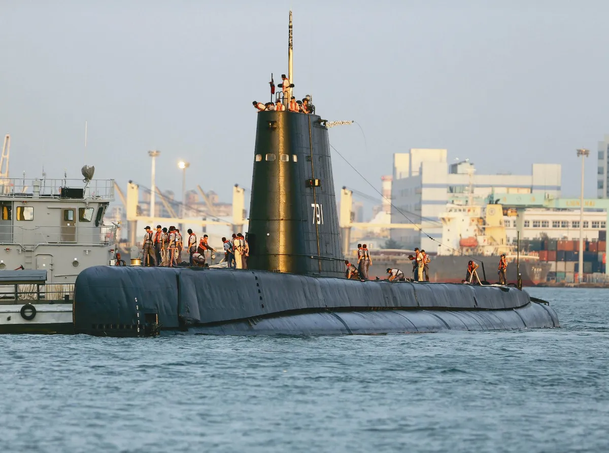 台船翻修 70歲海獅潛艦繼續服役