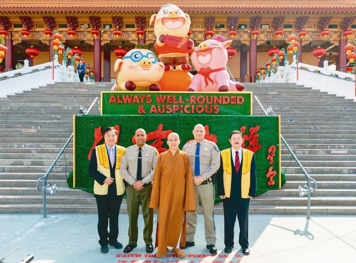 西來寺迎新春 平安燈會啟動