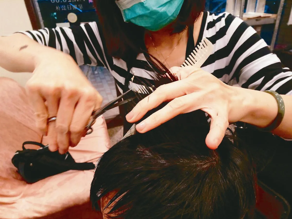 邱黃素雲 飛剪手下慈心多