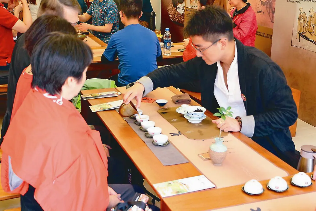 雲茶聯誼 品純正普洱茶