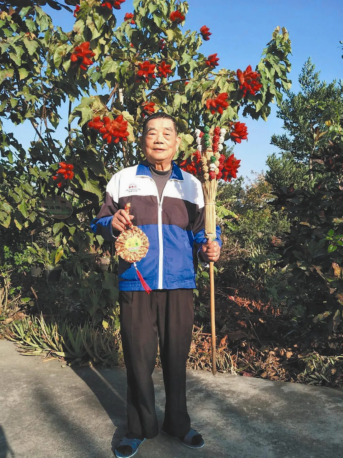 稻草達人 8旬詹清傳藝把罩