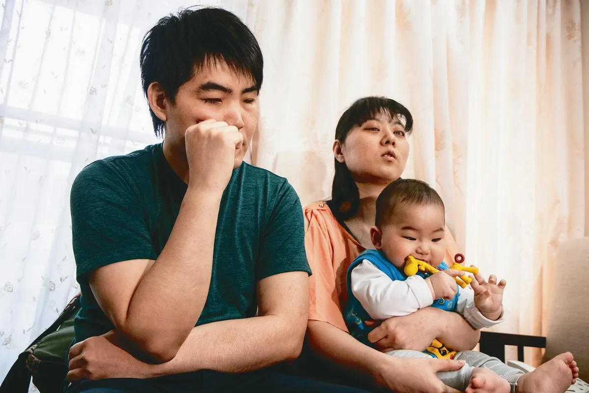 視障夫妻育兒 滿滿愛