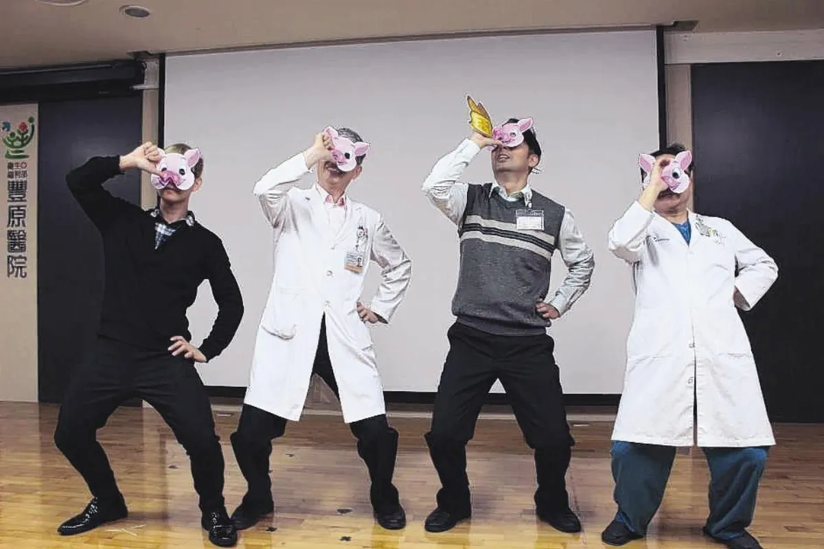 醫院聯歡活動 一起學豬叫