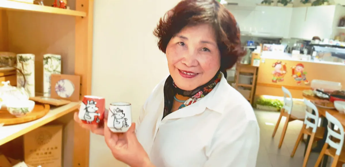 退休李媽 創作採礦小松鼠