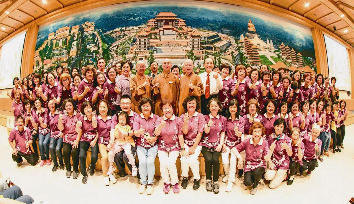 福慧故事 傅錦榮帶團修福慧結法緣