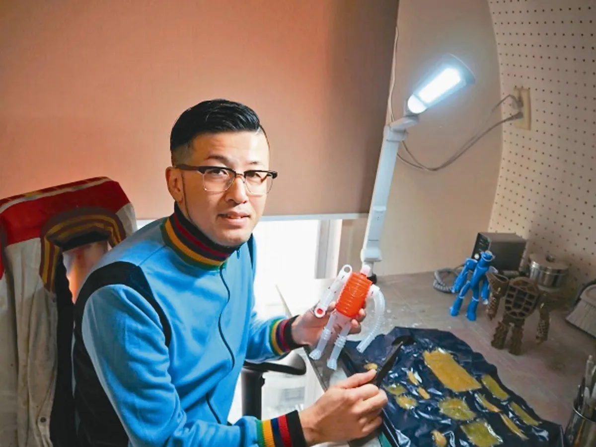 菜瓜布、橡皮筋 打造機器人軍團