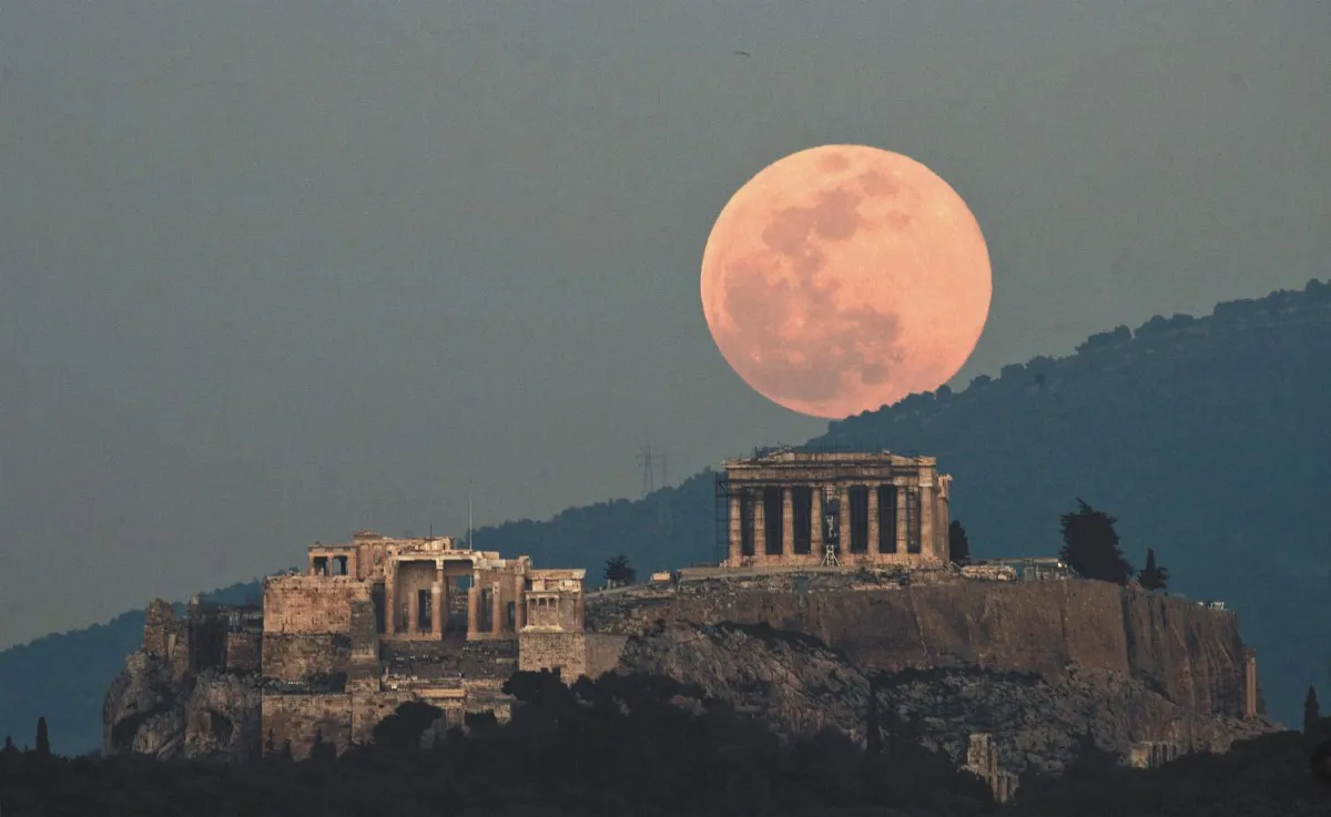 新飯店遮蔽雅典衛城美景 居民請願喊停