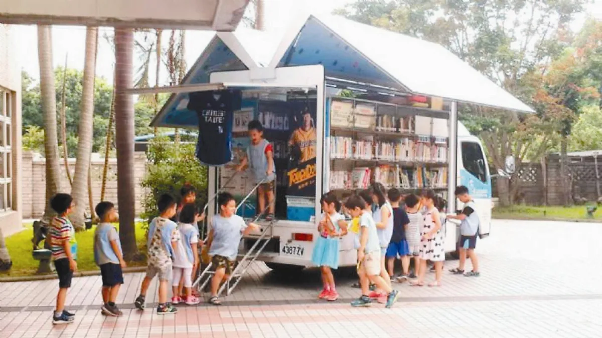 桃市行動圖書車 挺進偏鄉