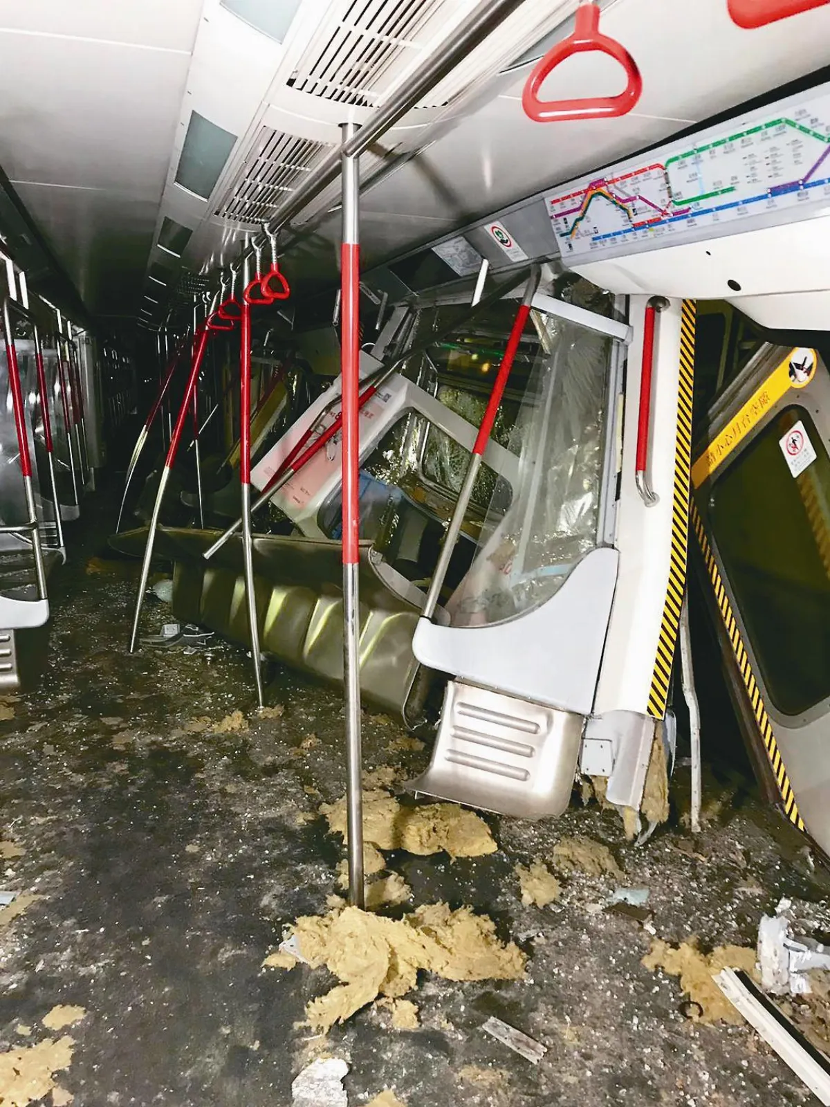 40年來首次 港鐵空載列車相撞