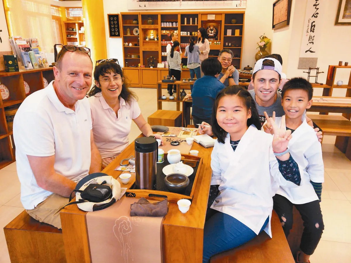 接軌世界 佛館培訓小茶師